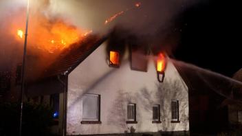 Großeinsatz in Venne: Fünf Verletzte bei Hausbrand in der Nacht zu Freitag