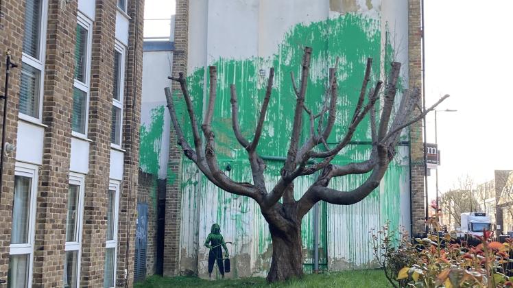 Banksy hat ein neues Kunstwerk an eine Londoner Hauswand gemalt. 