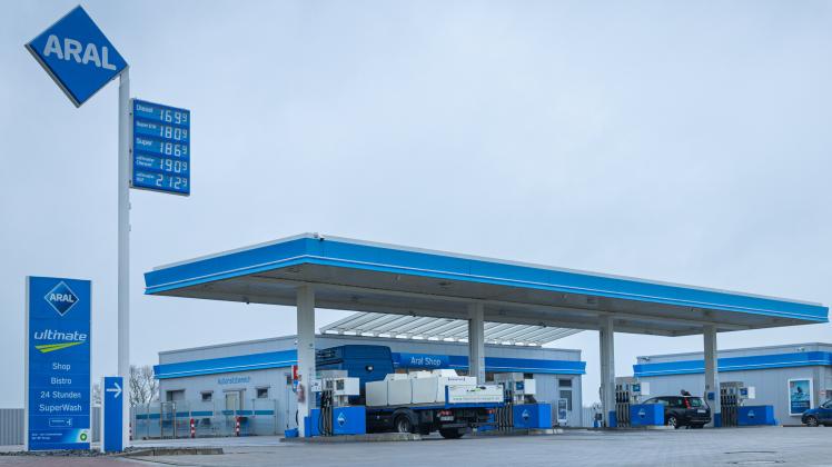 e zigarette draußen Lustige Situationen an der Aral Tankstelle