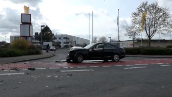 Schwerer Unfall in Wallenhorst: Müllwagen und Pkw kollidieren