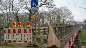 Bereits seit zwei Jahren ist die Pollmann-Brücke wegen des Neubaus der Schleuse Gleesen komplett gesperrt.