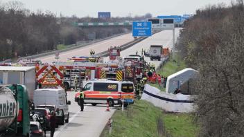 Reisebus auf der A9 bei Leipzig verunglückt - mindestens 5 Tote