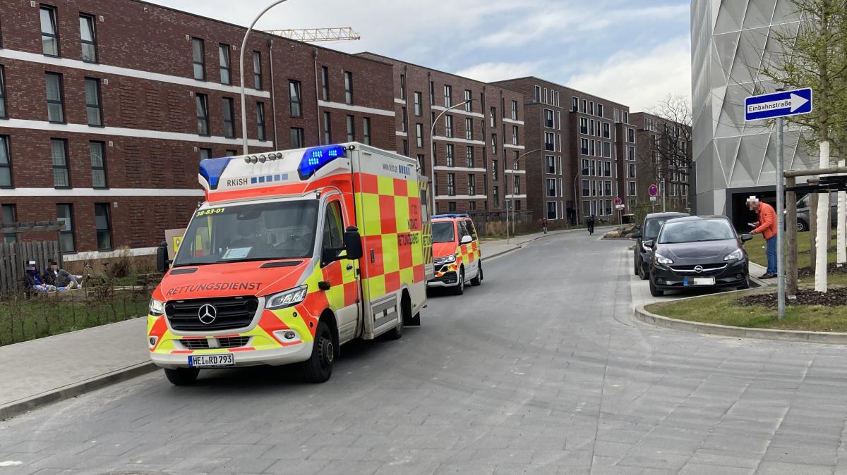 Emergency medical intervention in Pinneberg: railway line to Elmshorn ...