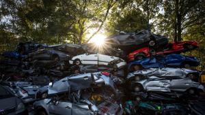 Schöner Schrott: So werden Auto-Abfälle zu Accessoires