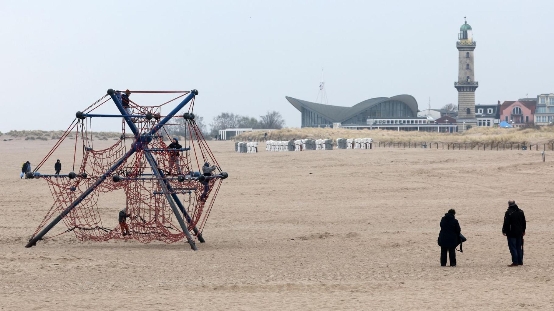 Streit um Strandkörbe: In Warnemünder ist der Strand deutlich leerer