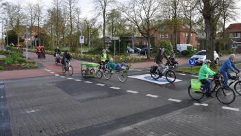 Vorfahrt für Radfahrer: Die Kreuzung mit der Maschstraße gehört zu den auffälligsten Punkten der Fahrradstraße. 