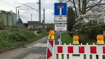 In Bissendorf sind aktuell viele Bahnübergänge gesperrt, wie hier der Übergang Bröckerweg.