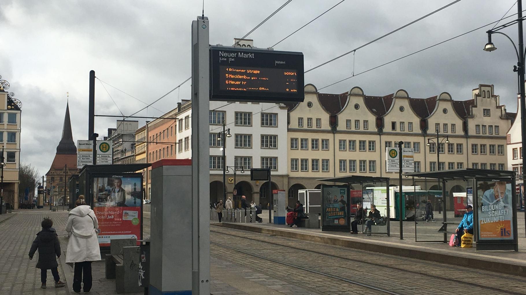 Anzeigen und EC-Zahlung an einigen Haltestellen Rostocks wieder in Betrieb