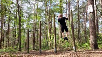 Der Fitness-Park im Kiesbergwald können viele Übungen mitten im Grünen absolviert werden. 