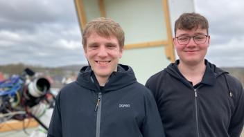 Kai Flake und Johannes Törner treten mit ihrem Projekt im Bundesfinale von „Jugend forscht“ im Mai 2024 in der Kategorie „Geo- und Raumwissenschaften“ an. 