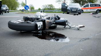Unfall zwischen Motorrad und PKW auf der Krukumer Strasse - 13.04.2024
