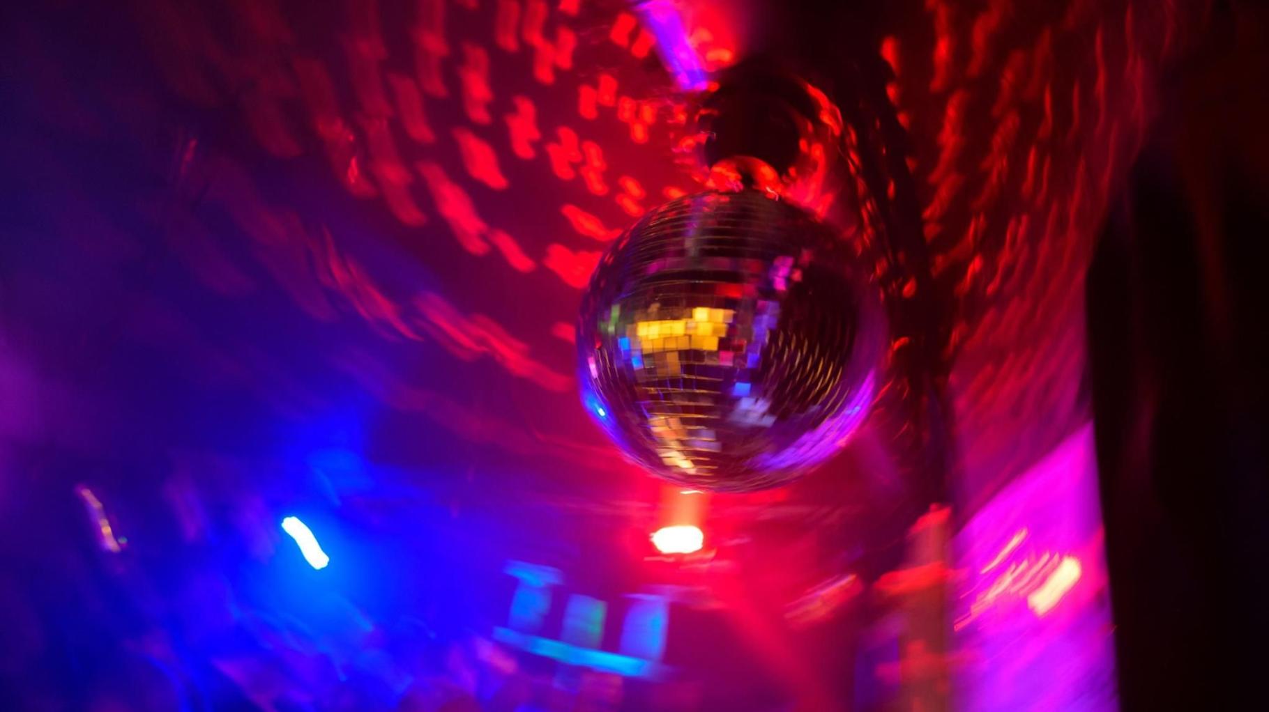 „Blue Punisher“-Pillen entdeckt: Polizei löst große Party auf