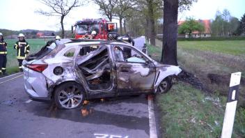 Zwei Menschen sterben bei Unfall mit Elektroauto in Bissendorf