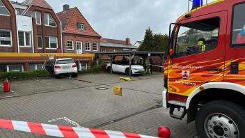 Die Feuerwehr war nach dem Unfall in Bad Segeberg mit Einsatzkräften vor Ort.