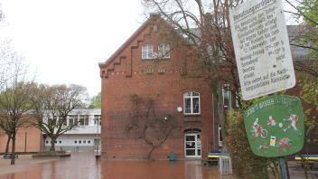 Die Johannes-Schwennesen-Schule in Tornesch ist zu klein für den derzeitigen Schüleransturm.