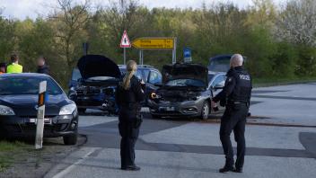 Bei einem Verkehrsunfall auf der Segeberger Straße in Neumünster-Gadeland gab es am Dienstagnachmittag drei Leichtverletzte.