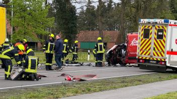 Nach einem schweren Verkehrsunfall ist die B 70 bei Melstrup in der Samtgemeinde Lathen aktuell gesperrt.