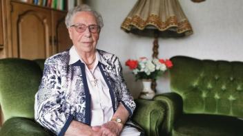 Geistig ist sie noch völlig fit und genießt ihr Leben: Nun feiert Johanna Thien aus Lingen-Estringen ihren 100. Geburtstag.