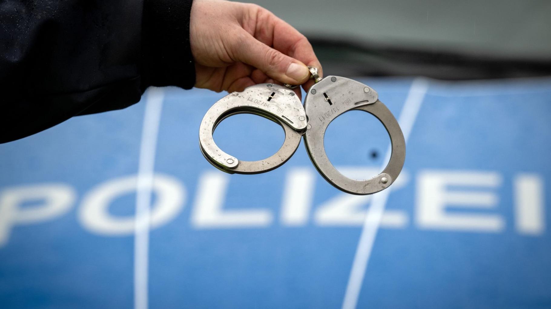 Polizei verhaftet bewaffneten Räuber in Güstrow
