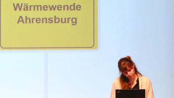 Umweltexpertin Lena Knoop von OCF Consulting stellte die Wärmeplanung für Ahrensburg vor.