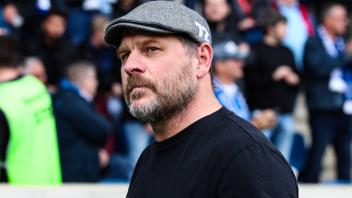 HSV-Trainer Steffen Baumgart braucht einen Sieg gegen Tabellenführer Holstein Kiel.