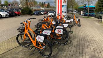 In einer Facebook-Gruppe wurde sich zuletzt darüber beschwert, dass die Fahrräder an den Bikesharing-Stationen in der Stadt häufig im Weg stehen. 