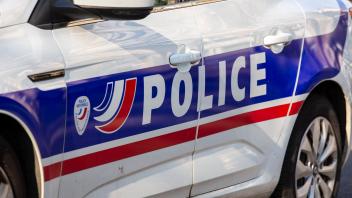 Die französische Nationalpolizei wird zur Sicherstellung der inneren Sicherheit Frankreichs eingesetzt und bekämpft dabe