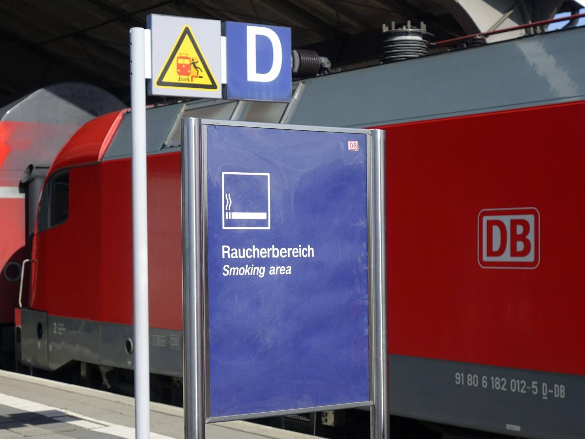 elfbar elfa kaufen Darf Man Am Bahnhof Vapen Zigarette im Gleisbett: Teenager stirbt durch  Stromschlag in Berliner U- Bahnhof