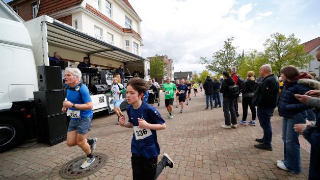OLB-Citylauf 2024 in Papenburg: Erste Teilnehmer auf der Strecke