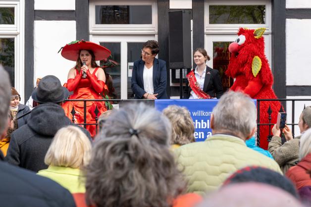 Vanessa I. zur neuen Kirschkönigin in Hagen atTW gekürt | NOZ