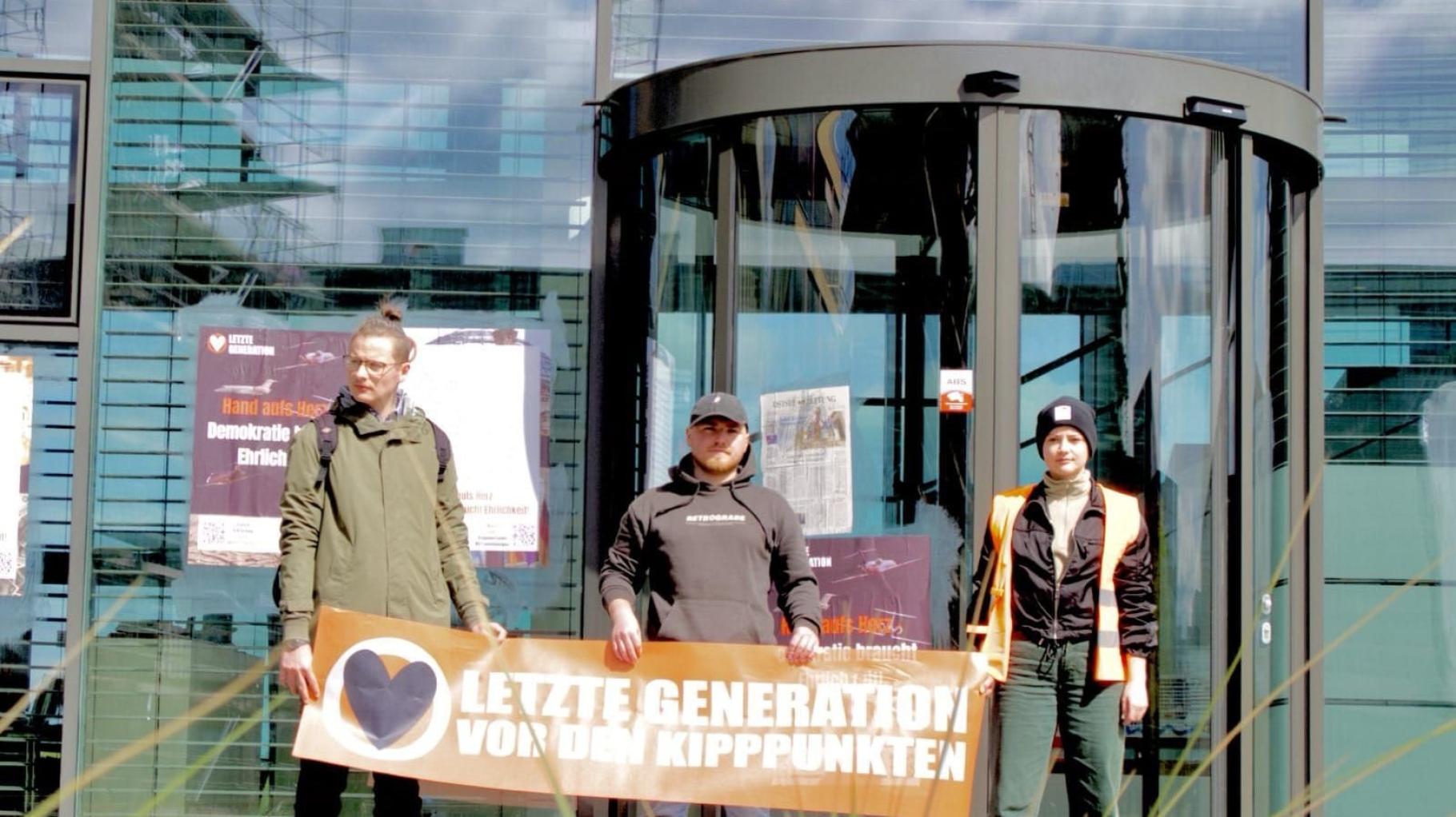 Klebe-Protest von "Letzter Generation" bei Aida: Vier Verdächtige im Fokus