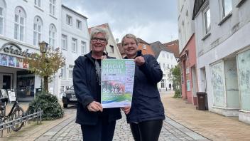 Anke Samson, Geschäftsführerin von Rendsburg Tourismus und Marketing (links), und Projektkoordinatorin Catrin Pannek haben die Veranstaltung „Rendsburg macht mobil“ organisiert. 
