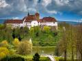 Das Schloss in Bad Iburg ziert das Kalenderblatt für den Monat April 2024.