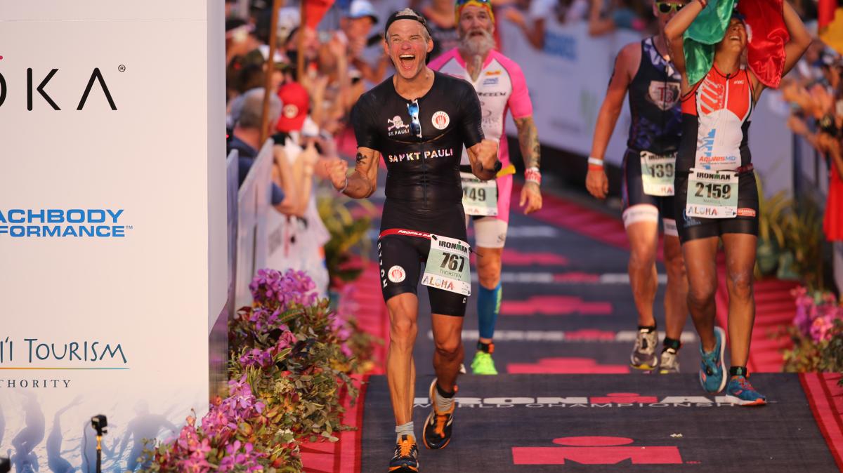 Thorsten Schröder: Tagesschau-Sprecher beim Ironman mit Tattoo