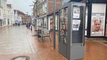 Der Bücherschrank in der Königstraße, eine Idee von Buchhändler Jan Hoffmann, ist eines der bleibenden Projekte aus der ersten Runde der Bürgerbeteiligung „Eutin macht mit“.