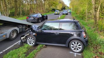 Bei einem Unfall am Donnerstagmorgen mit mehreren beteiligten Fahrzeugen sind in Lingen fünf Personen verletzt worden.  