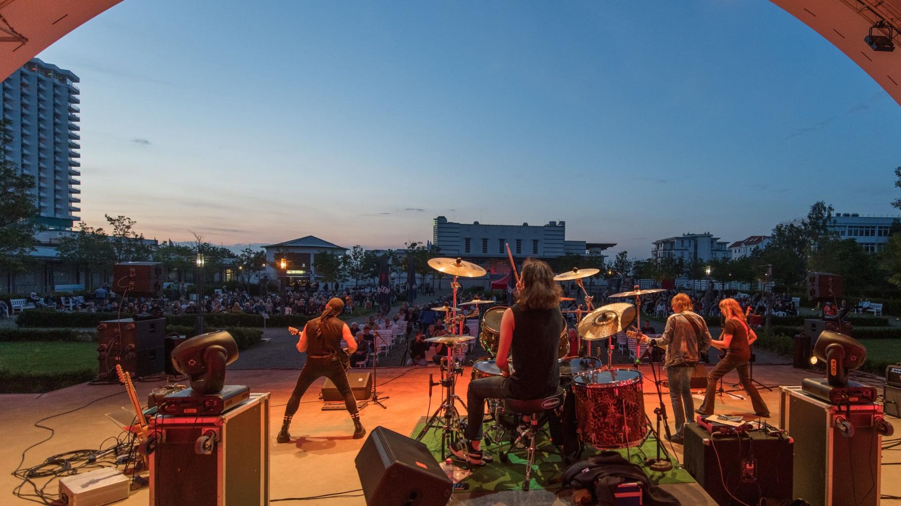 Warnemünde startet Open-Air-Konzert-Saison: Was auf dem Programm steht