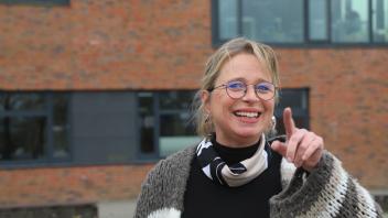Fröhlich, konsequent und mit „Draufsicht“ als achtfache Mutter: Katja Seegers ist die neue Koordinatorin für Kinder- und Jugendarbeit in Niebüll.