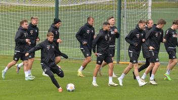 VFL Osnabrück Training Illoshöhe Koschinat Vertrags verlängerung