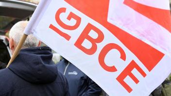 Die Fahne der Gewerkschaft IG BCE