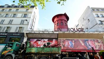 Les ailes du Moulin Rouge se sont effondrées PHOTOPQR/OUEST FRANCE/Stéphane Geufroi ; Paris ; 25/04/2024 ; Les ailes du 