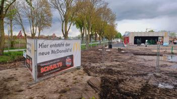 Seit März wird am neuen McDonald‘s-Restaurant an der Lähdener Straße in Haselünne gearbeitet. Die Arbeiten gehen zügig voran.