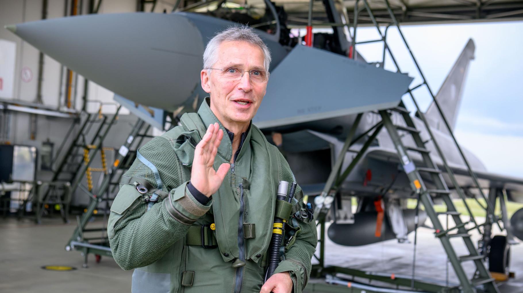 Nato-Chef Stoltenberg fliegt im Eurofighter Looping über MV