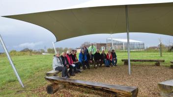 Unter einem Zeltdach kann der Unterricht im grünen Klassenzimmer in Borgstedt witterungsunabhängig stattfinden.