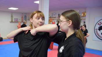 Reporterin Sina Maciejewski nahm am Selbstverteidigungskurs der Kampfkunstschule Mushin in Bad Oldesloe teil.