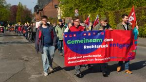 Demo gegen RechtsextremismusDemonstrationszugBarmstedt, Moltkestraße, 27.4.2024