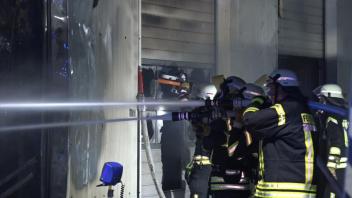 Lagerhalle in Fürstenau brannte: Schaden in noch unbekannter Höhe