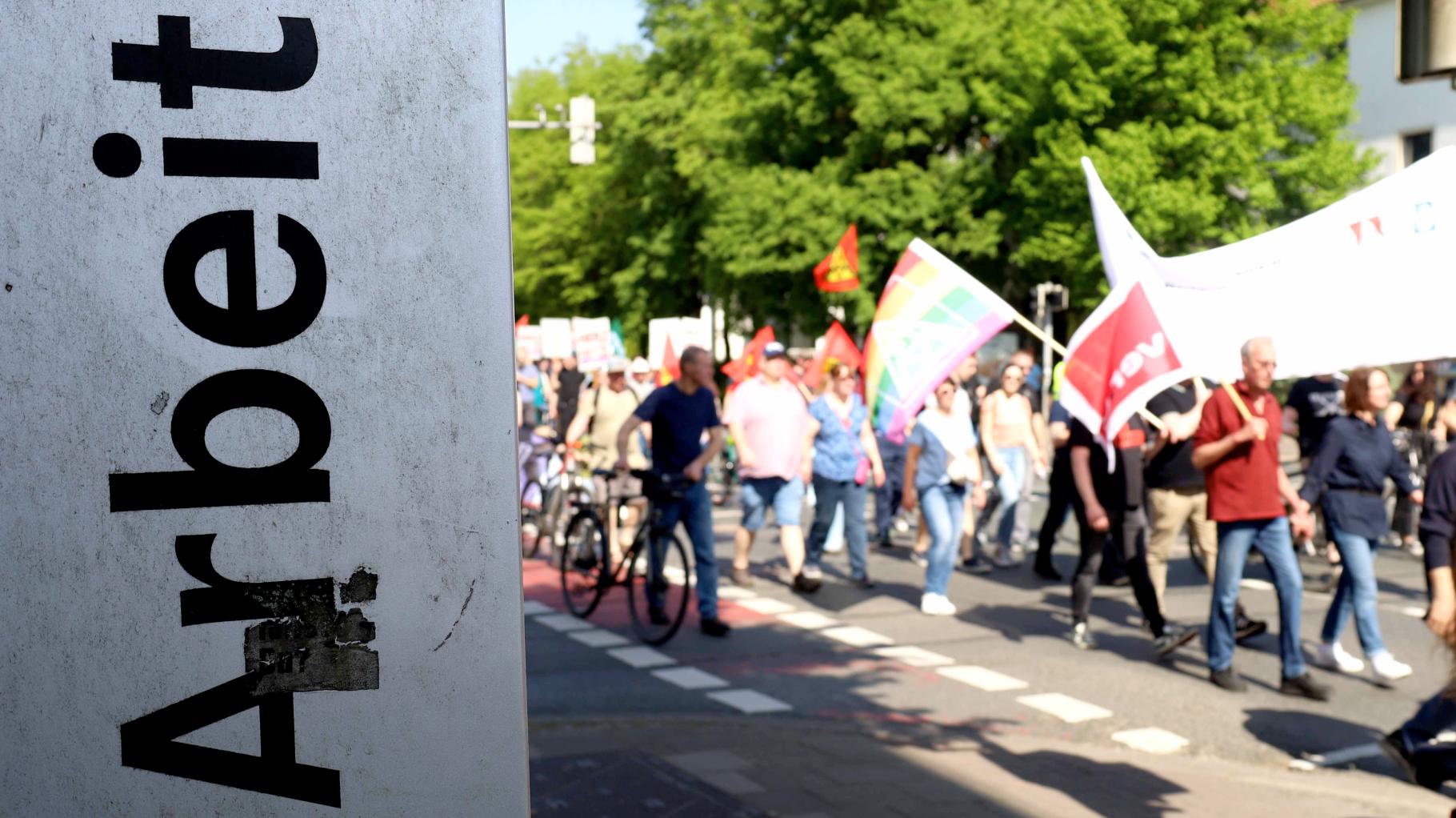 900 Teilnehmer demonstrieren bei DGB-Demo am Tag der Arbeit in Osnabrück