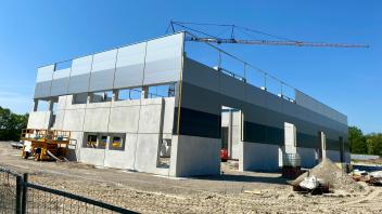 Die Recycling-Fabrik von RE.LIO.BAT in Meppen-Versen ist aktuell im Bau.