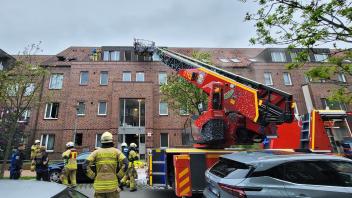 Sechs Menschen wurden am Samstagmorgen bei einem Feuer im Lübecker Stadtteil St. Jürgen verletzt.
